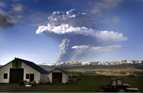 התפרצות הר געש באיסלנד (ארכיון)
