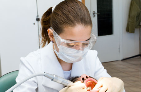 רופאת שיניים, צילום: shutterstock