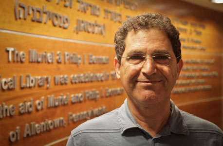 פרופ' ויקטור לביא: "פתיחת אזורי הרישום בתל אביב שיפרה את הישגי התלמידים. הקונצנזוס בין כלכלנים הוא שעצם זה שלתלמידים יש בחירה, זה טוב"