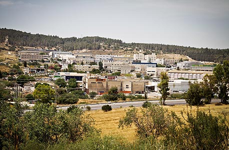 שטחי תעשייה במטה יהודה. עיריית בית שמש כבר הודיעה למפעלים שהארנונה תעלה ב־100% לאחר המעבר המתוכנן, צילום: מיקי אלון