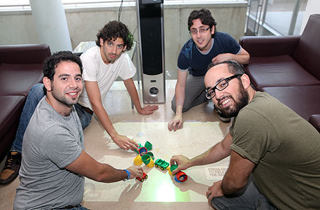צוות STUI. מימין לשמאל: מור שני, אלון שקד, בן קליפר ויואב דורי, צילום: אוראל כהן
