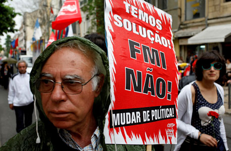 מפגינים בפורטוגל, צילום: רויטרס
