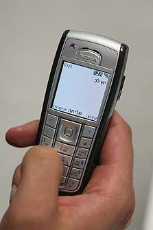 דו&quot;ח טכנולוגי: מסירים את הכפפות נגד SMS בנהיגה