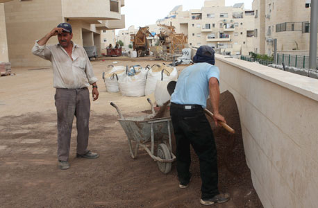 פועלי בניין פלסטינים, צילום: אוראל כהן