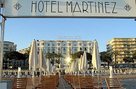 מלון מרטינז, cc by Axel Bührmann