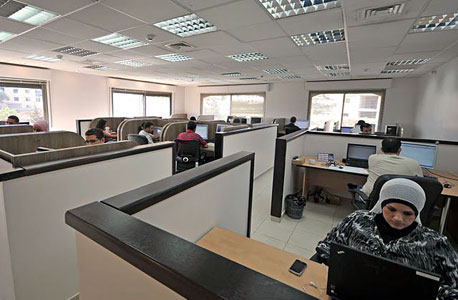 רבות מהחברות מובלות בידי נשים. משרד ברשות הפלסטינית, צילום: גיא חצרוני