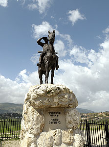 פסל אלכסנדר זייד על גבעת שייח אברק