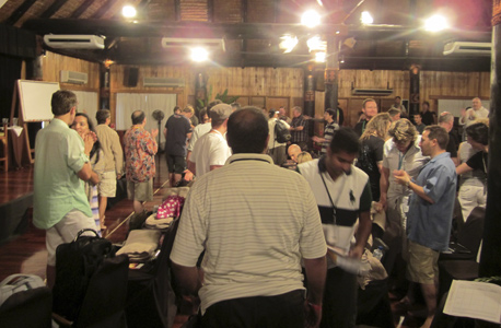 כיתה בסדנה בפיג'י. המטרה היא לא עסק גדול אלא עסק מרוויח כיתה בסדנה בפיג'י. המטרה היא לא עסק גדול אלא עסק מרוויח