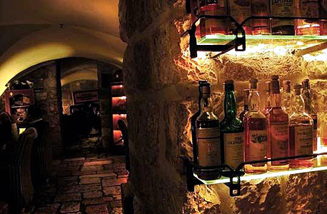 הבר באמריקן קולוני. 27 סוגים של סינגל מאלט