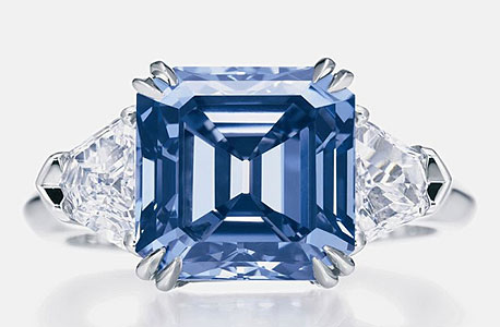 טבעת עם יהלום כחול 