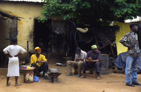 גיניאה. מתקשה למשוך השקעות פרודוקטיביות
