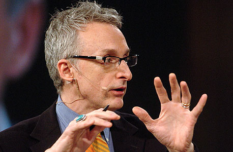 דיוויד קריקפטריק, מחבר הספר "אפקט פייסבוק"