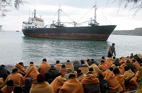 ספינת מהגרים, צילום: אי פי איי