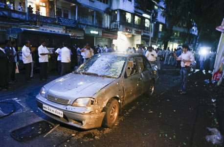 פיגוע משולש במומבאי; לפחות 21 הרוגים