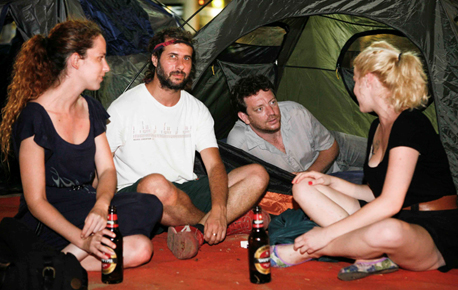 קשה למצוא מצוקה גדולה מזו של אדם שאין לו איפה לגור. ארי ליבסקר באוהל, צילום: תומי הרפז