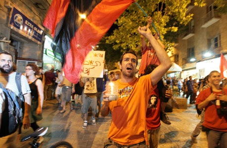 מפגינים הערב בירושלים, צילום: אלכס קולמויסקי