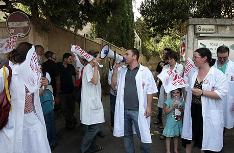 שביתת הרופאים: מתמחים בשיבא ובמאיר נתנו אור ירוק להגשת מכתבי ההתפטרות 