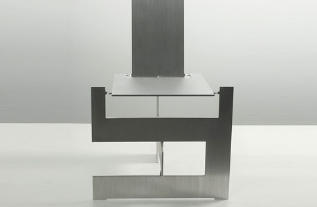 כיסא של רונן קדושין; מדגם נועד להגן על עיצוב, למשל במוצרי ריהוט, צילום: Chanan Strauss