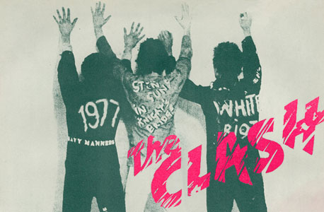 "White Riot" של הקלאש: שיר זועם מ- 1977 שנפתח בסירנה משטרתית
