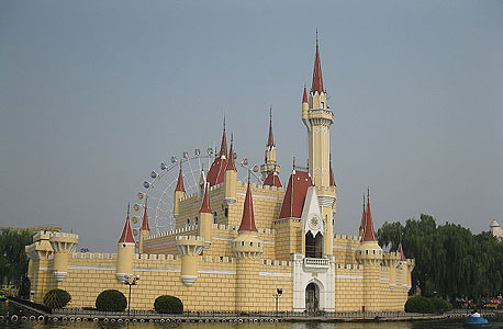 פארק שעשועים בסין, חיקוי של פארק דיסני 