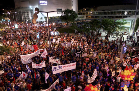 ההפגנה בתל אביב, אתמול, צילום: עמית שעל