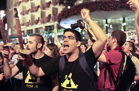 צעדת הלפידים בירושלים צעדת הלפידים בירושלים