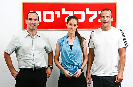 (מימין) יובל חץ מאיגוד הטריאתלון, דגנית מקא מאיגוד האופניים והראל נחמני מעמותת ישראל בשביל האופניים