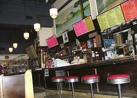 Athenian, סיאטל. הופיע בסרט: "נדודי שינה בסיאטל" Athenian, סיאטל. הופיע בסרט: "נדודי שינה בסיאטל"