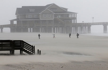 הסופה מכה בחוף המזרחי, צילום: איי פי