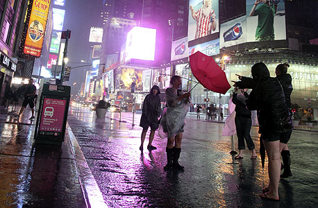 איירין מגיעה לניו יורק, והחשש לקווים הסלולריים גדול, צילום: איי פי