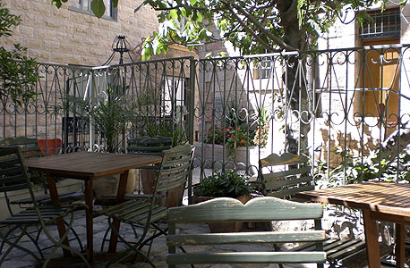 מונא, ירושלים. אורחים: עד 25