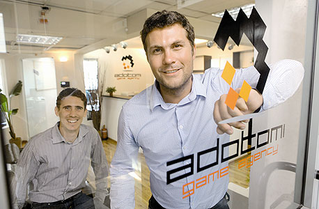 מימין לשמאל: מנכ"ל אדוטומי ג'ו מקורמק וסמנכ"ל הטכנולוגיות אליאס סנדלר