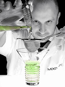 לורן גרקו. משקאות חזקים בפרזנטציה לורן גרקו. משקאות חזקים בפרזנטציה