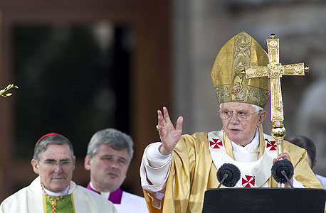 איך האפיפיורים מקבלים את שמותיהם?