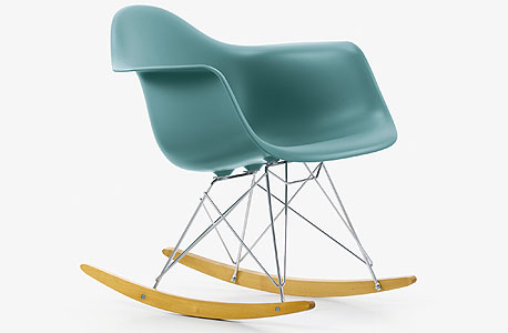 כיסא פלסטיק, אימס. שנת ייצור: 1950 כיסא פלסטיק, אימס. שנת ייצור: 1950