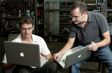 מייסדי מגיסטו: אלכס רב-אחא ואורן בוימן. 13 מיליון משתמשים רשומים בגוגל פליי ובאפסטור