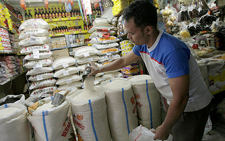 שקי אורז במזרח אסיה (ארכיון), צילום: בלומברג