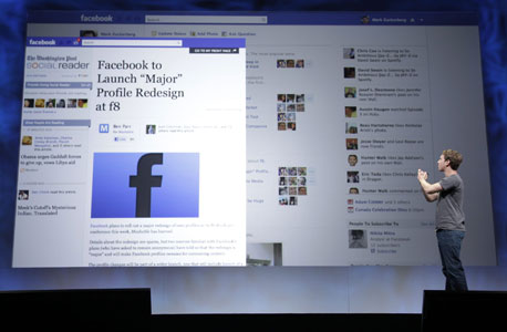 מנכ"ל פייסבוק, מארק צוקרברג, בכנס המפתחים בשבוע שעבר. לא עוזבים אתכם לרגע, צילום: איי פי