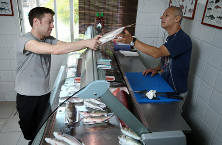 דיוויד פרנקל (משמאל) מסעדת פרונטו. ממליץ על: כל-דג, תל אביב