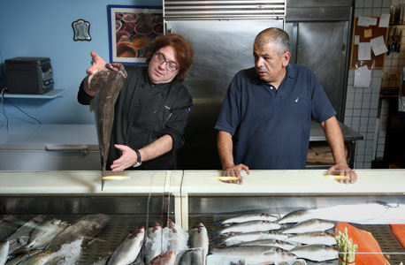 ויקטור גלוגר (משמאל), מסעדת קלואליס. ממליץ על: דגים וטעמים, כפר שמריהו