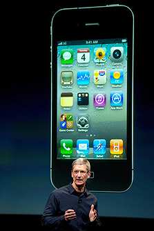 השקת האייפון 4S. יקר מדי לאירופאים, צילום: בלומברג