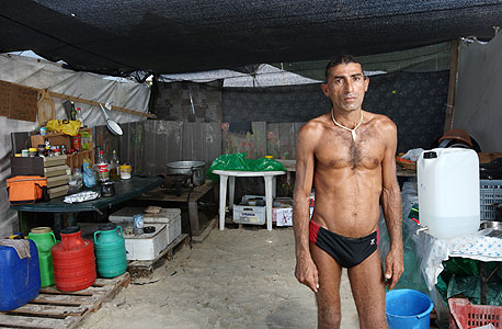מוניר, "השריף של החוף", במאהל המחאה בחוף נחשולים, צילום: עמית שעל
