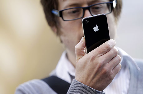 תקלה שמעוררת הדים: מאות התלוננו על השימוש באוזניות באייפון 4S
