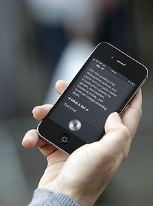 סירי באייפון 4S. יישום שליטה קולית שגם מבין אותך, צילום: בלומברג