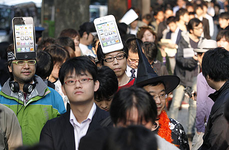 בגלל הדפלציה: היפנים ישנים על 300 מיליארד דולר במזומן