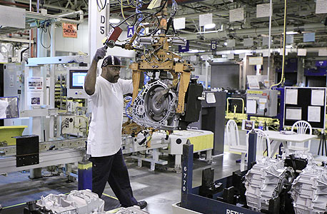 מפעל של GM. המערכת החדשה עדיין לא מסוגלת לנהוג לבד ברכב, צילום: בלומברג