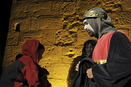 פסטיבל אבירים בעיר העתיקה. מופע אקרובטיקה אווירית, אש ופעלולים פסטיבל אבירים בעיר העתיקה. מופע אקרובטיקה אווירית, אש ופעלולים