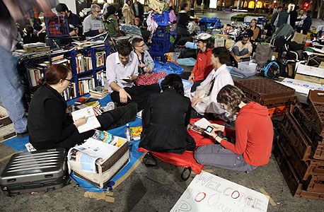 "ספריית העם" בוול סטריט הכבושה. שיטת השאלה ללא רישום, המבוססת על כבוד