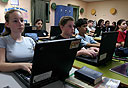 תלמידים מול מחשבים, צילום: גלעד קוולרציק