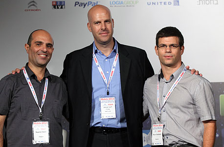 מימין לשמאל: רוני פרשני, סמנכ"ל הטכנולגיות, ליאור קוניצקי ממכון היצוא וסעדיה עוזרי, מנכ"ל Zappix